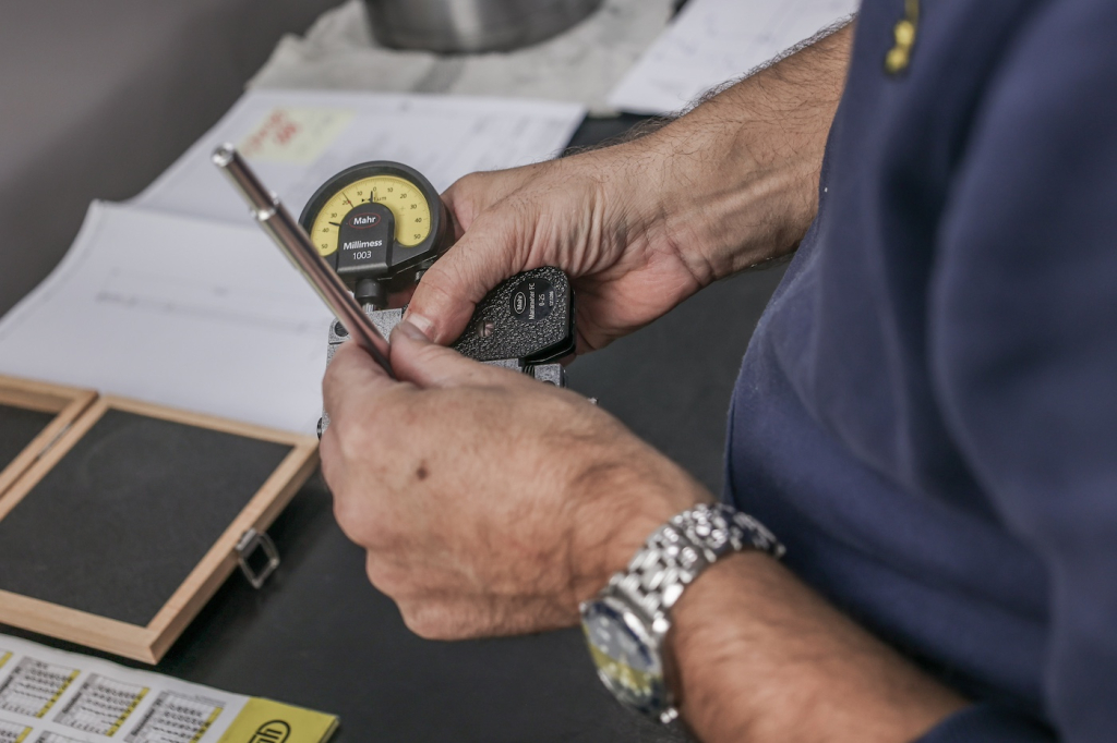 Metingen voor titanium bewerking